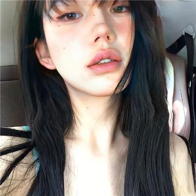 随盲柳入眠的女人